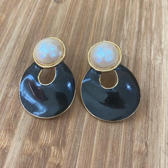 Vintage Jewelry - Vintage classic Omjent pearl earrings